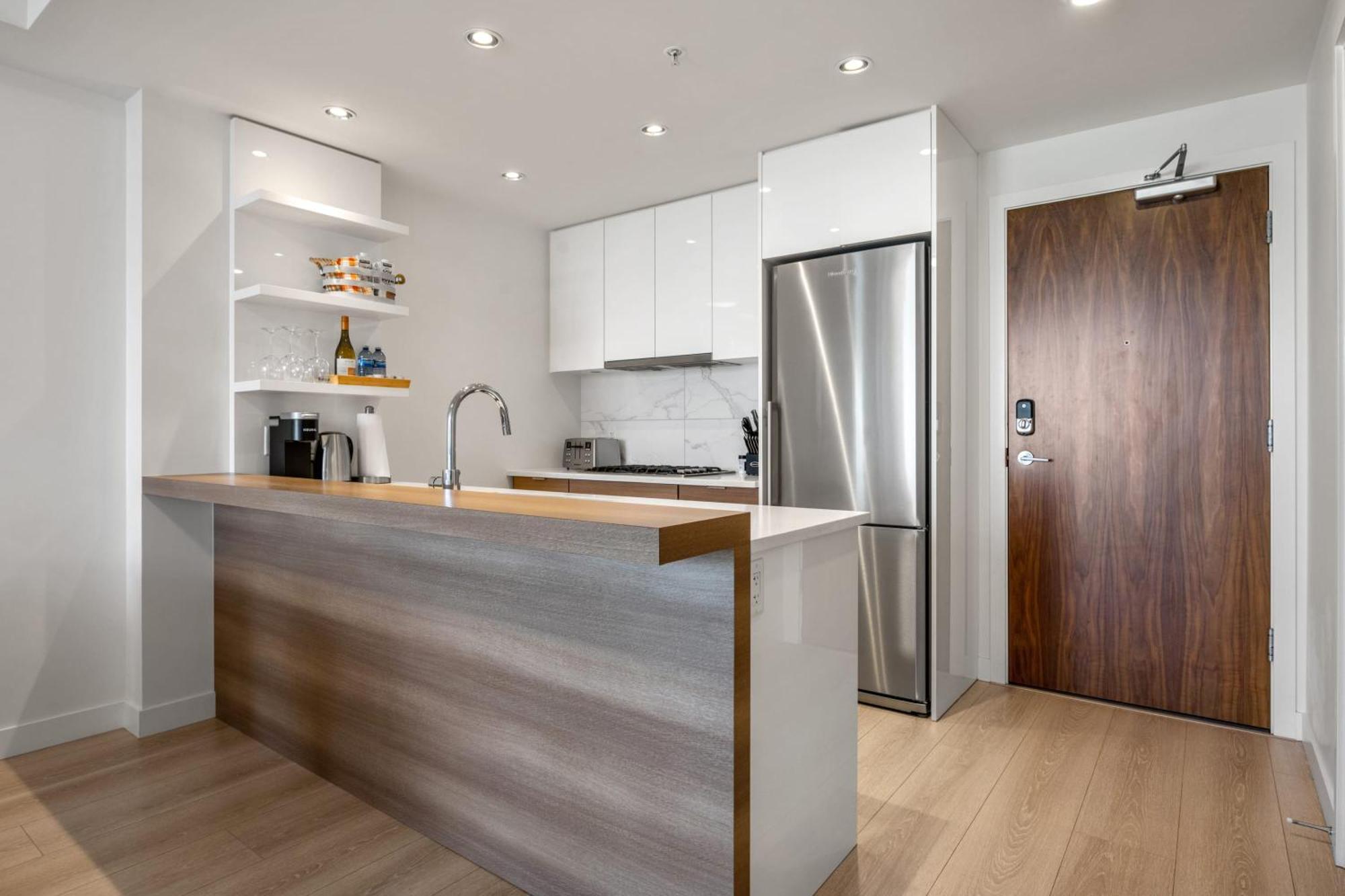 Guest Favorite Riverside Retreat- Walking Trails, Downtown Near Stampede! Free Banff Pass, Wine, Gym, Parking! Calgary Exterior photo