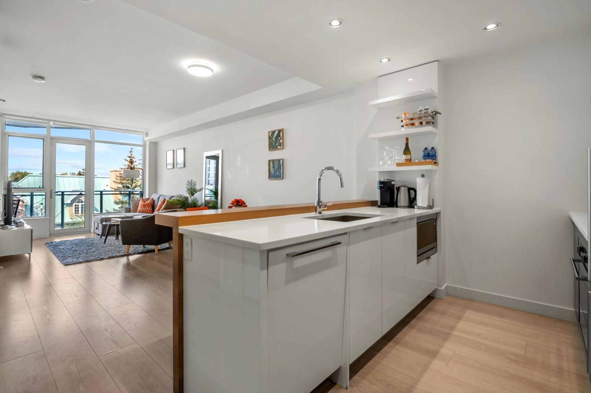 Guest Favorite Riverside Retreat- Walking Trails, Downtown Near Stampede! Free Banff Pass, Wine, Gym, Parking! Calgary Exterior photo